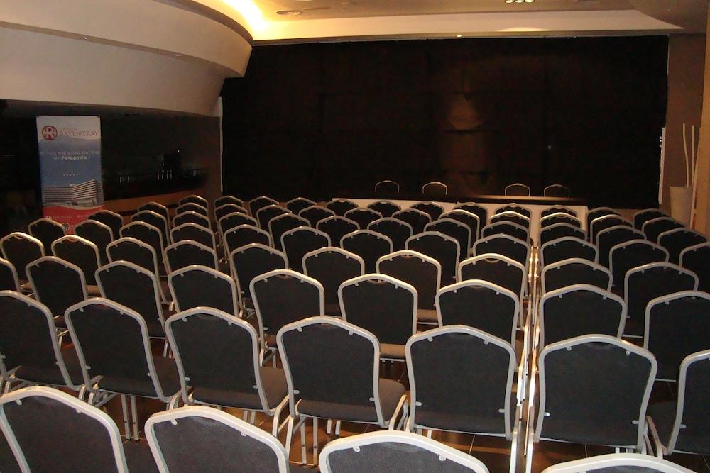 Rayentray Grand Hotel Puerto Madryn Buitenkant foto