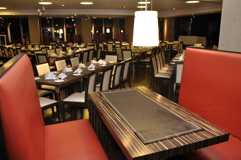 Rayentray Grand Hotel Puerto Madryn Buitenkant foto