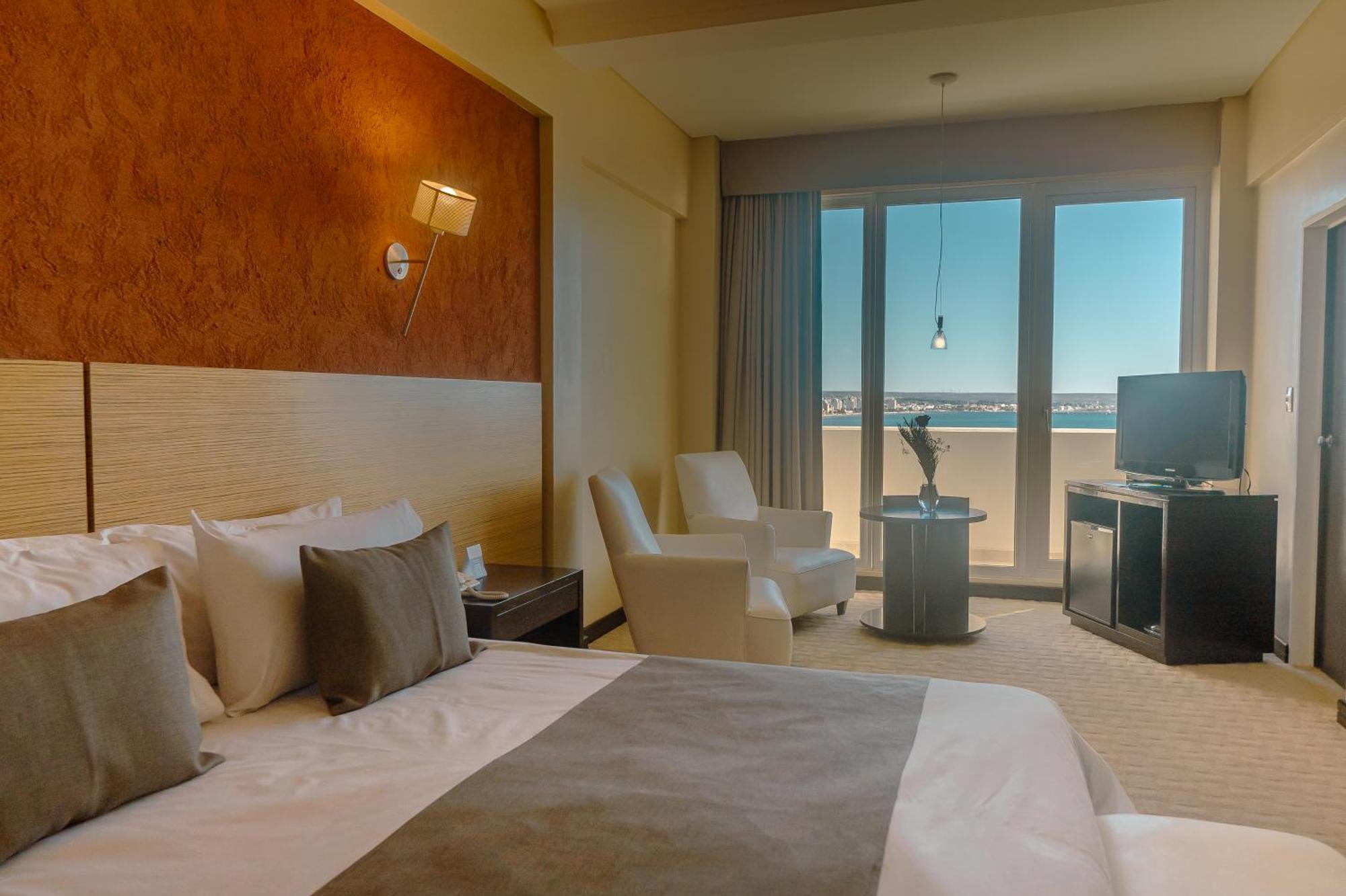 Rayentray Grand Hotel Puerto Madryn Buitenkant foto
