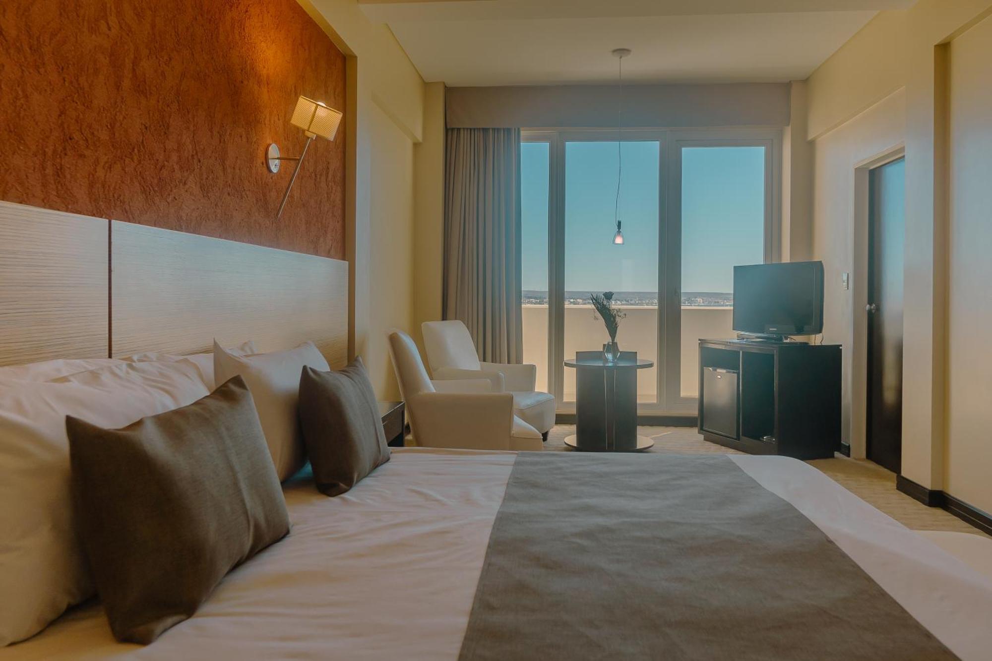 Rayentray Grand Hotel Puerto Madryn Buitenkant foto