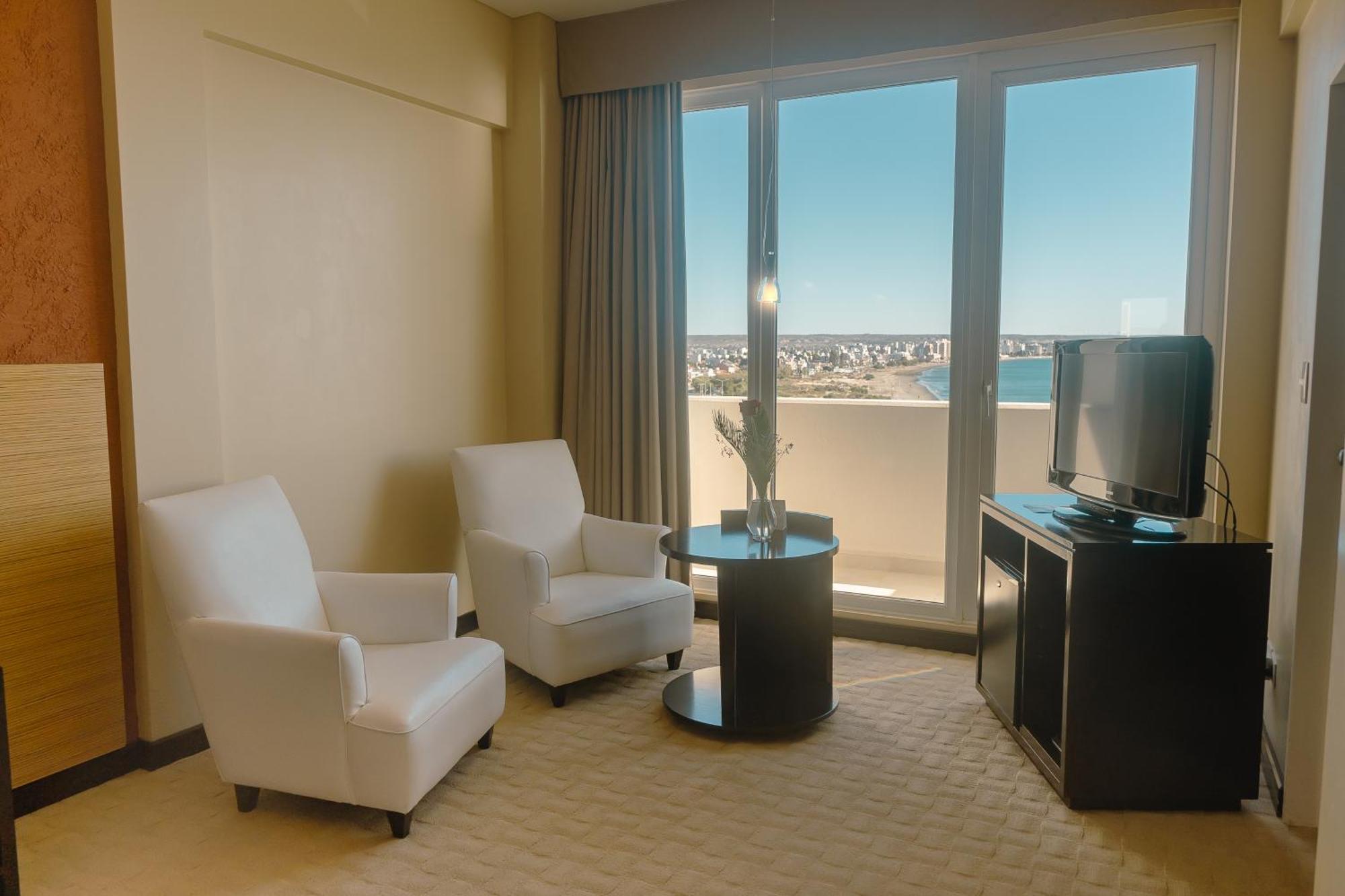 Rayentray Grand Hotel Puerto Madryn Buitenkant foto