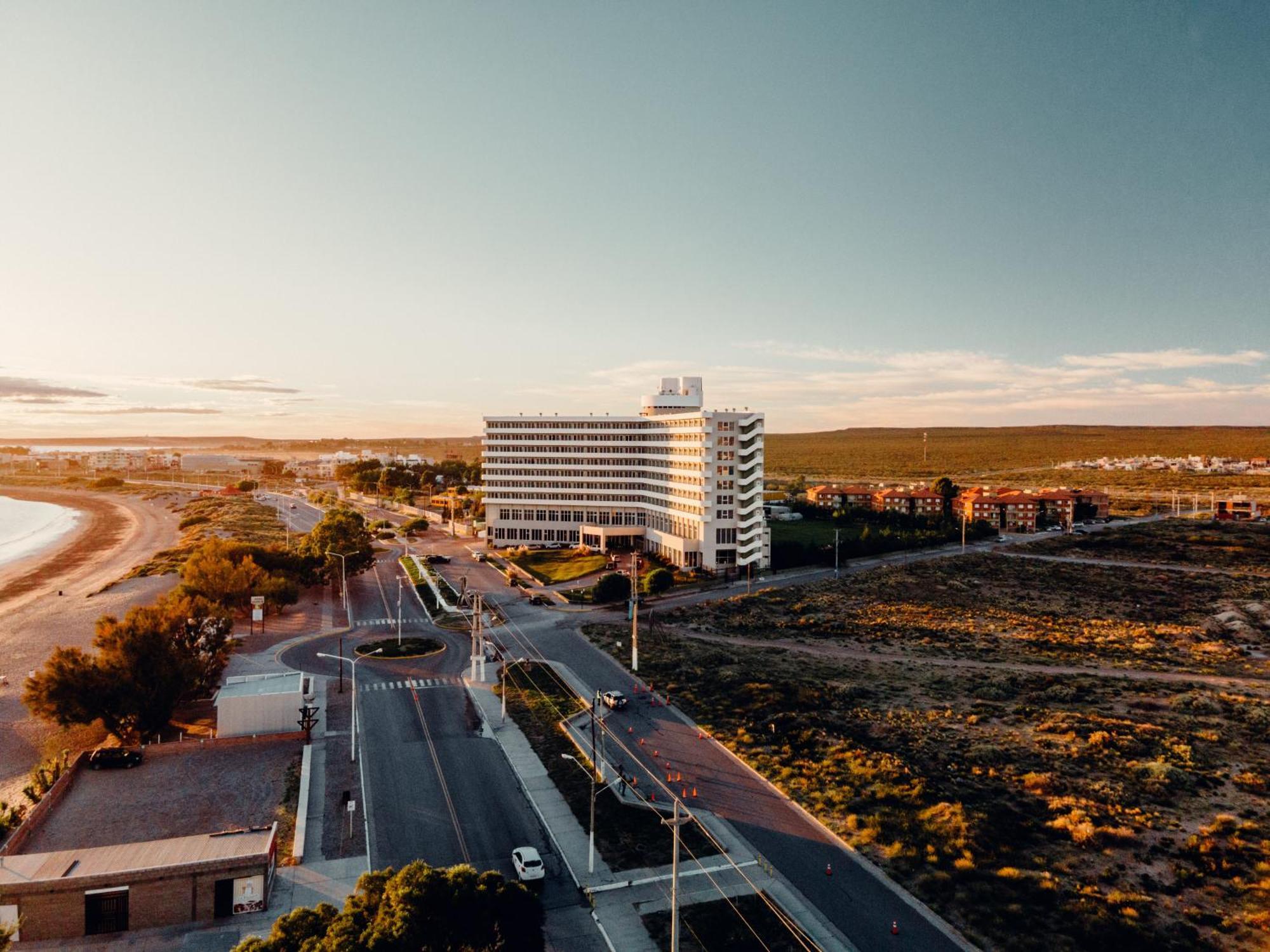 Rayentray Grand Hotel Puerto Madryn Buitenkant foto