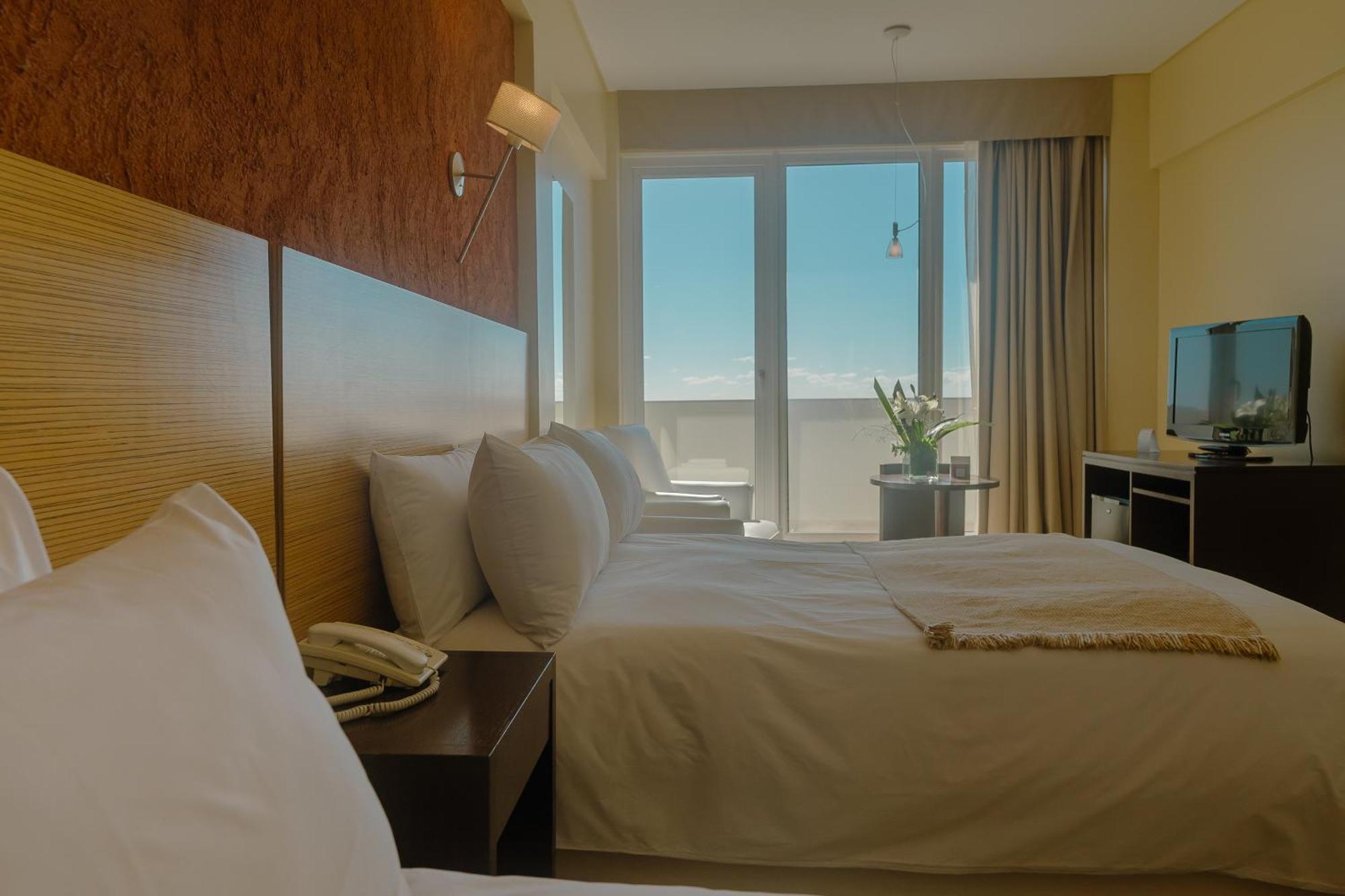 Rayentray Grand Hotel Puerto Madryn Buitenkant foto