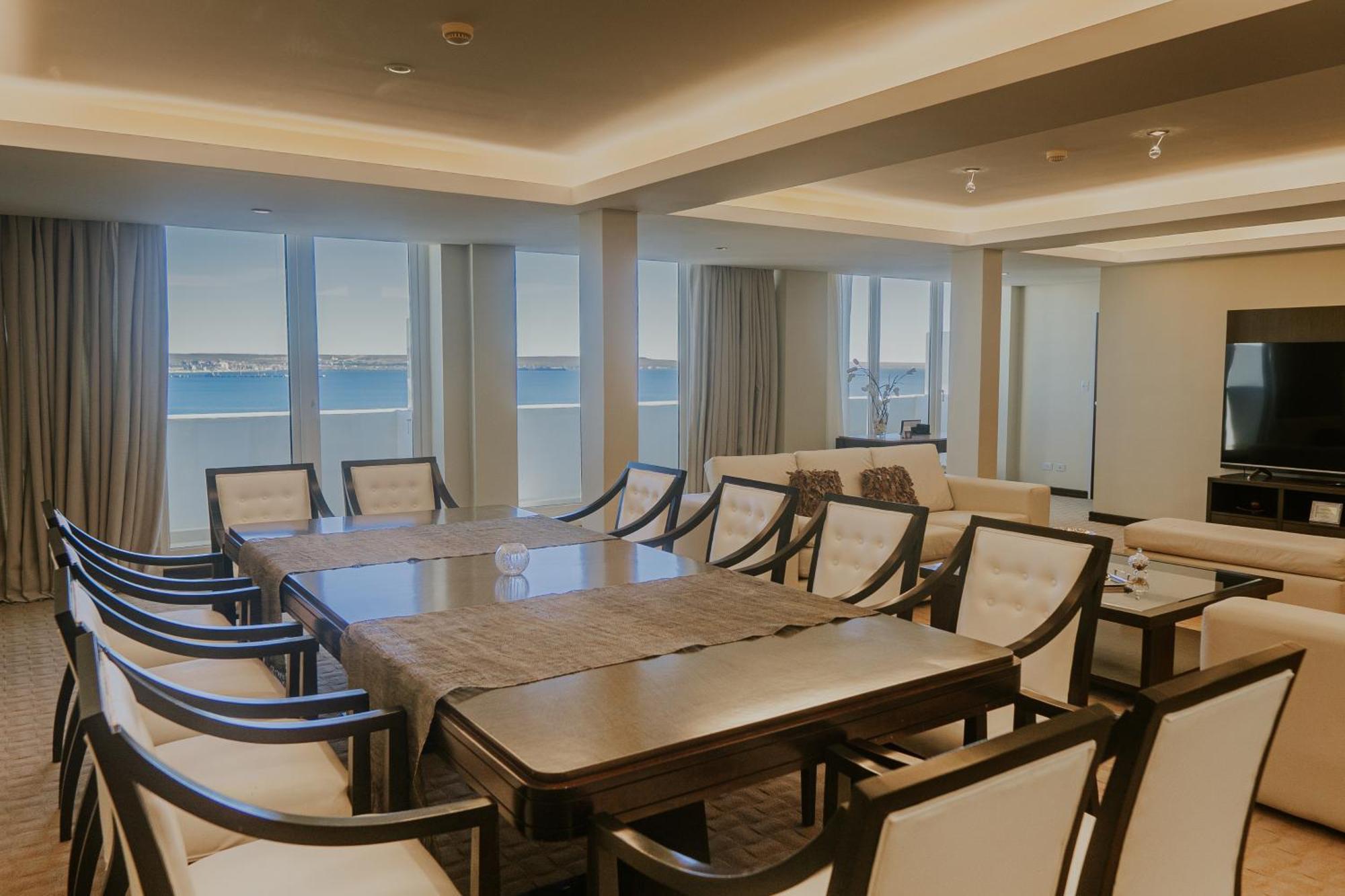 Rayentray Grand Hotel Puerto Madryn Buitenkant foto