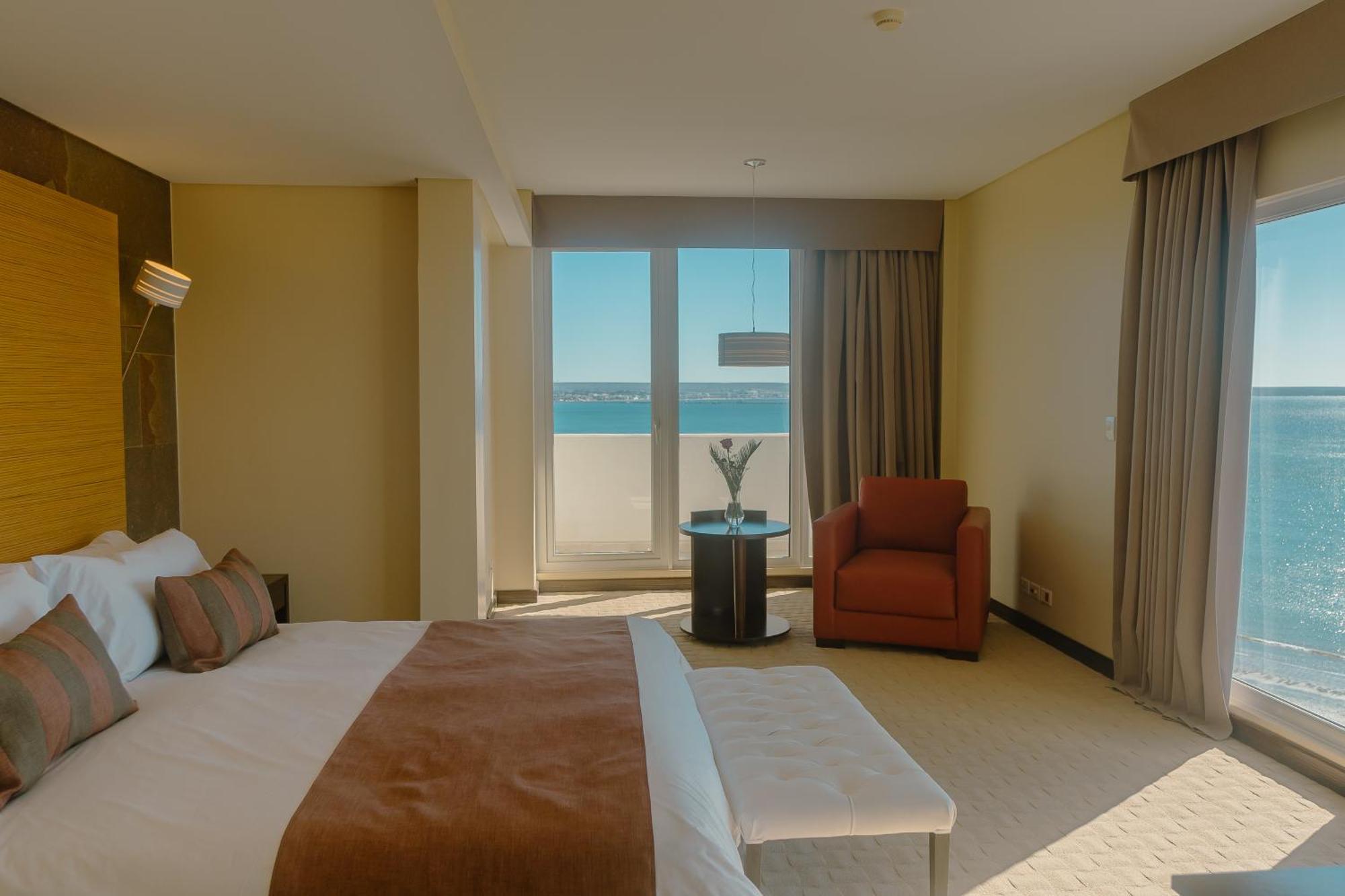 Rayentray Grand Hotel Puerto Madryn Buitenkant foto