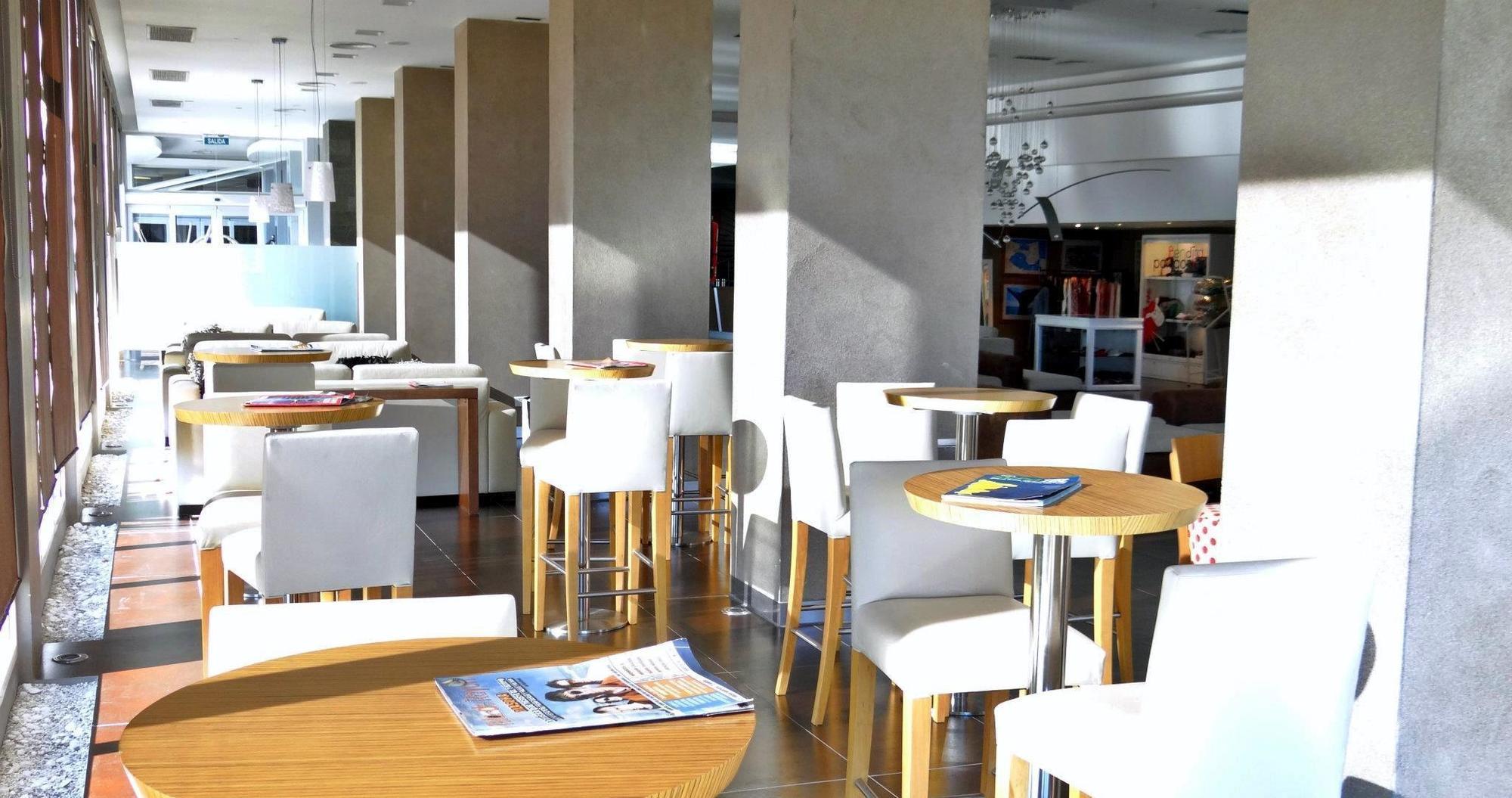 Rayentray Grand Hotel Puerto Madryn Buitenkant foto